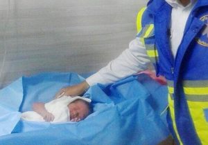 تولد نوزاد عجول دختر در آمبولانس اورژانس بختگان