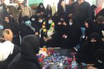 مادر بعداز ۳۳ سال قبر فرزند شهیدش را در آغوش گرفت