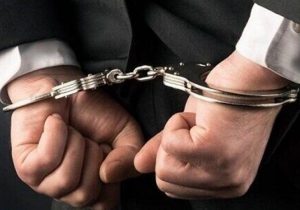 یک مدیر در استان فارس حین دریافت رشوه دستگیر شد