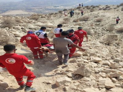 نجات جان چوپان سقوط کرده از کوه در لامرد