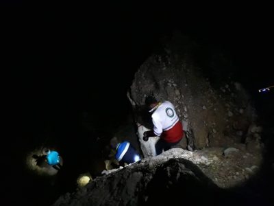 نجات جان کوهنورد گرفتار شده در کوه