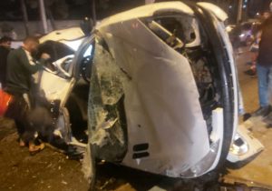 چهار مصدم دربرخورد پژو با ستون برق در شیراز