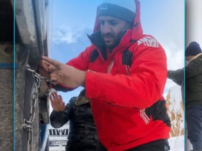 نجات یک خانواده پس از ۲۴ ساعت گرفتاری در برف و کولاک