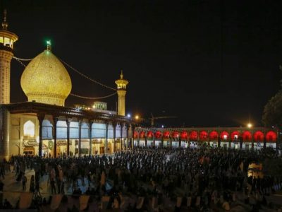 لاله گردانی خدام در حرم مطهر شاهچراغ(ع)