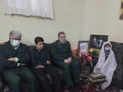 دیدار فرمانده انتظامی کشور با خانواده شهید رنجبر