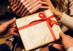 چرا هدیه خریدن برای مردان این‌قدر سخت است؟