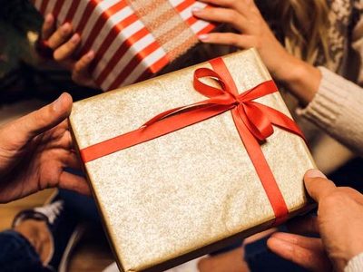 چرا هدیه خریدن برای مردان این‌قدر سخت است؟