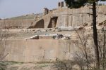 پاکسازی عوامل آسیب رسان به کتیبه داریوش