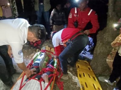 نجات مصدوم در ارتفاعات ابرج مرودشت