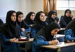 خبر مهم برای دبیرستانی‌ها؛ یک ماه باید بیشتر مدرسه بروند