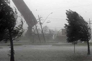 وزش باد همراه با گرد و غبار در آسمان فارس
