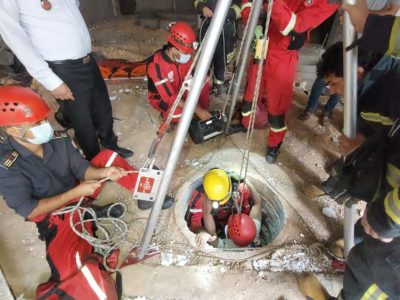 نجات کارگر جوان از اعماق چاه هشت متری