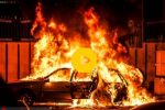 ببینید | لحظه وقوع یک تصادف ساده و انفجار باورنکردنی خودرو!