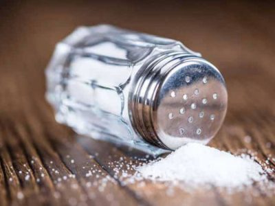 ۸ جایگزین برای مصرف نمک زیاد در غذا