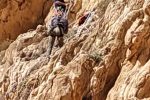 نجات جان فرد گرفتار شده در کوه زنجیران