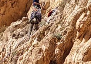 نجات جان فرد گرفتار شده در کوه زنجیران