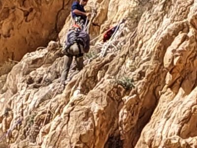 نجات جان فرد گرفتار شده در کوه زنجیران