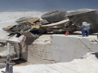 سقوط لودر در معدن/راننده جان باخت