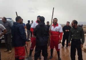 نجات خانواده گرفتار در سیل خرامه