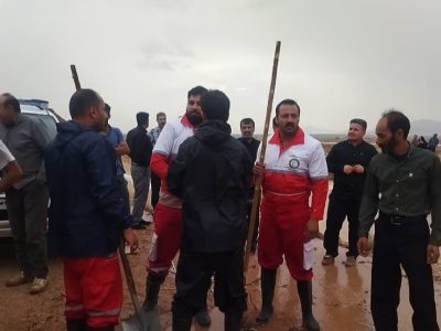 نجات خانواده گرفتار در سیل خرامه