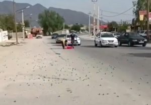کار زیبای مردم روستای جایدشت فیروزآباد در کمک به راننده