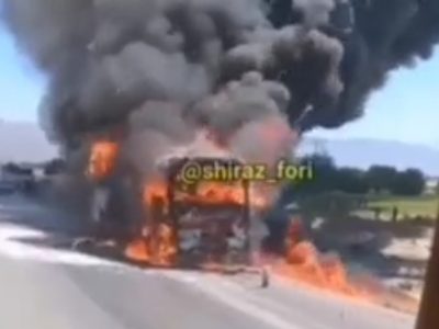 آتش سوزی اتوبوس مسافربری در محور شیراز – سعادت شهر+فیلم