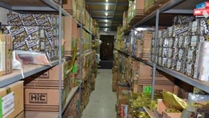 کشف لوازم یدکی احتکار شده در شیراز