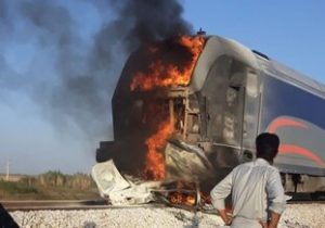ببینید برخورد وحشتناک تریلر با قطار