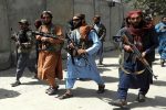 ببینید | رفتار عجیب افراد طالبان از دیدن یک سیاه‌پوست آفریقایی