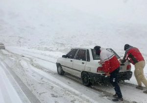 امداد رسانی به ۶۰ نفر گرفتار در برف و کولاک