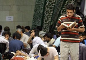 اعتکاف ۸ هزار جوان و نوجوانان در شیراز