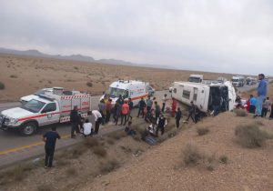 واژگونی اتوبوس با ۱۶ مصدوم و یک فوتی در فارس