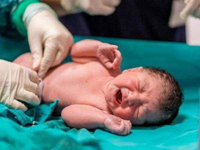 نجات معجزه آسای کودک تازه متولد شده از مرگ