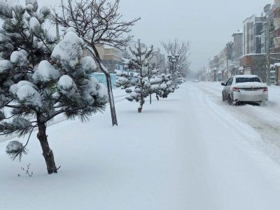 شهر اطاقور گیلان این‌طور برف می‌بارد