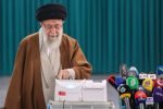 ثبت رای رهبر معظم انقلاب در صندوق الکترونیکی انتخابات