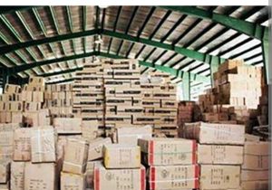 انبار انواع کالاهای قاچاق در کازرون، لو رفت