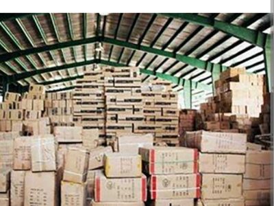 انبار انواع کالاهای قاچاق در کازرون، لو رفت