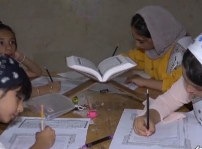 کتابت قرآن کریم با حضور کودکان و نوجوانان در نی ریز