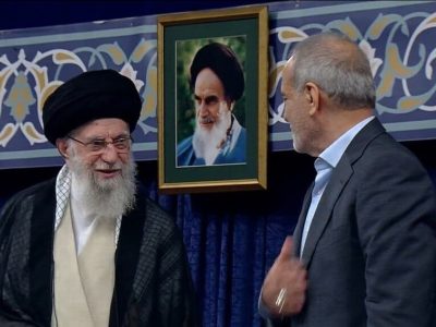 تقدیم حکم تنفیذ ریاست جمهوری چهاردهم توسط رهبر انقلاب