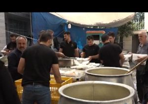 سفره پذیرایی از دوست داران اهل بیت در شیراز