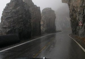 مه گرفتگی شدید در برخی از جاده‌های فارس