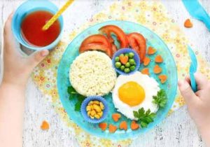 بایدها و نبایدهای تغذیه ای در برخورد با کودکان کم اشتها و بدغذا