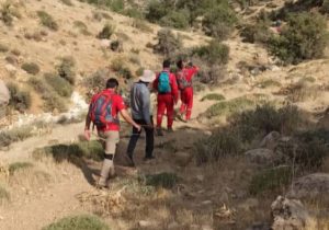 نجات فرد گرفتار در ارتفاعات آب خوش فیروزآباد
