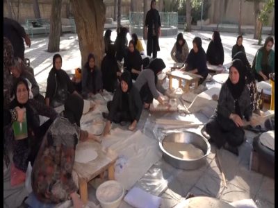 ۱۰ هزار قرص نان و ۱۰۰ کیلوگرم گردو برای زائران کربلا در مرودشت آماده شد
