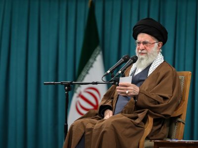رهبر انقلاب: زن، کارگزار خانه نیست، مدیر است