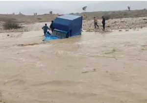نجات وانت نیسان گرفتار سیلاب در قیروکارزین
